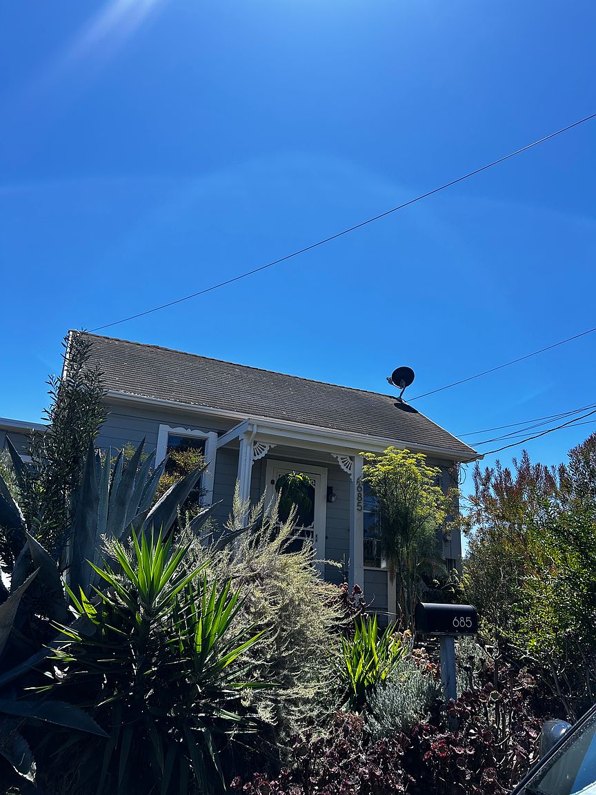 685 Edwards St photo 2