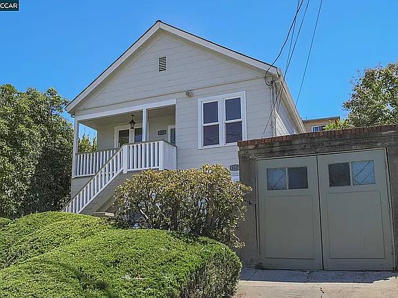 1525 Lillian St photo 4