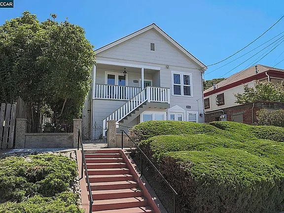 1525 Lillian St photo 2