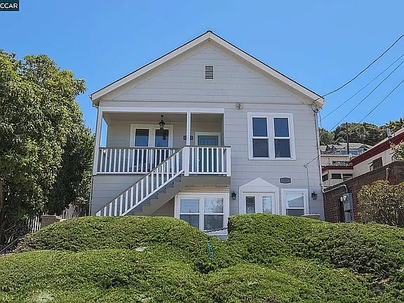 1525 Lillian St photo 3