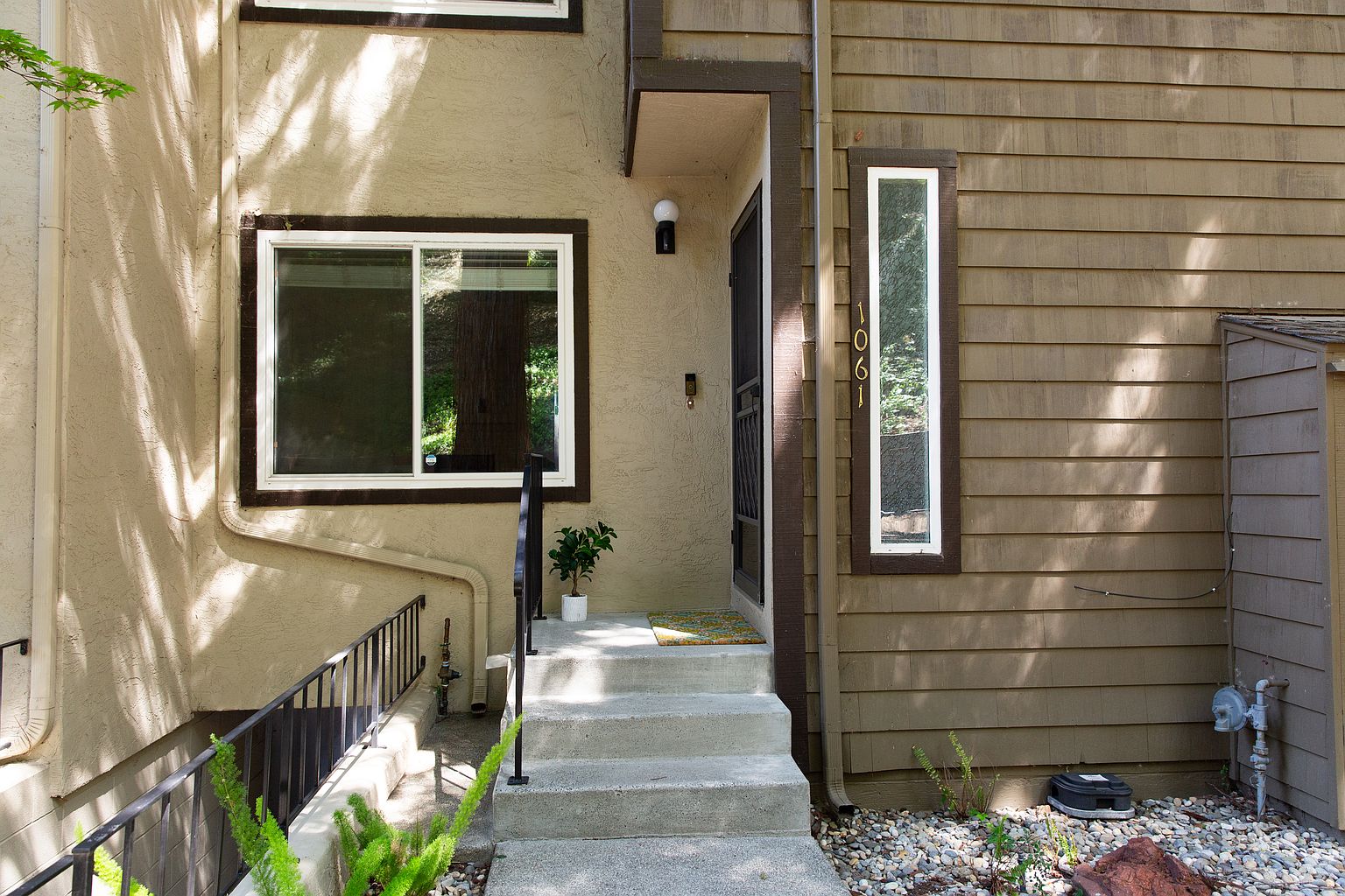 1061 Cedar Ct photo 3