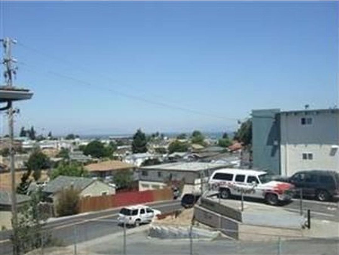 371 Vaqueros Ave photo 3