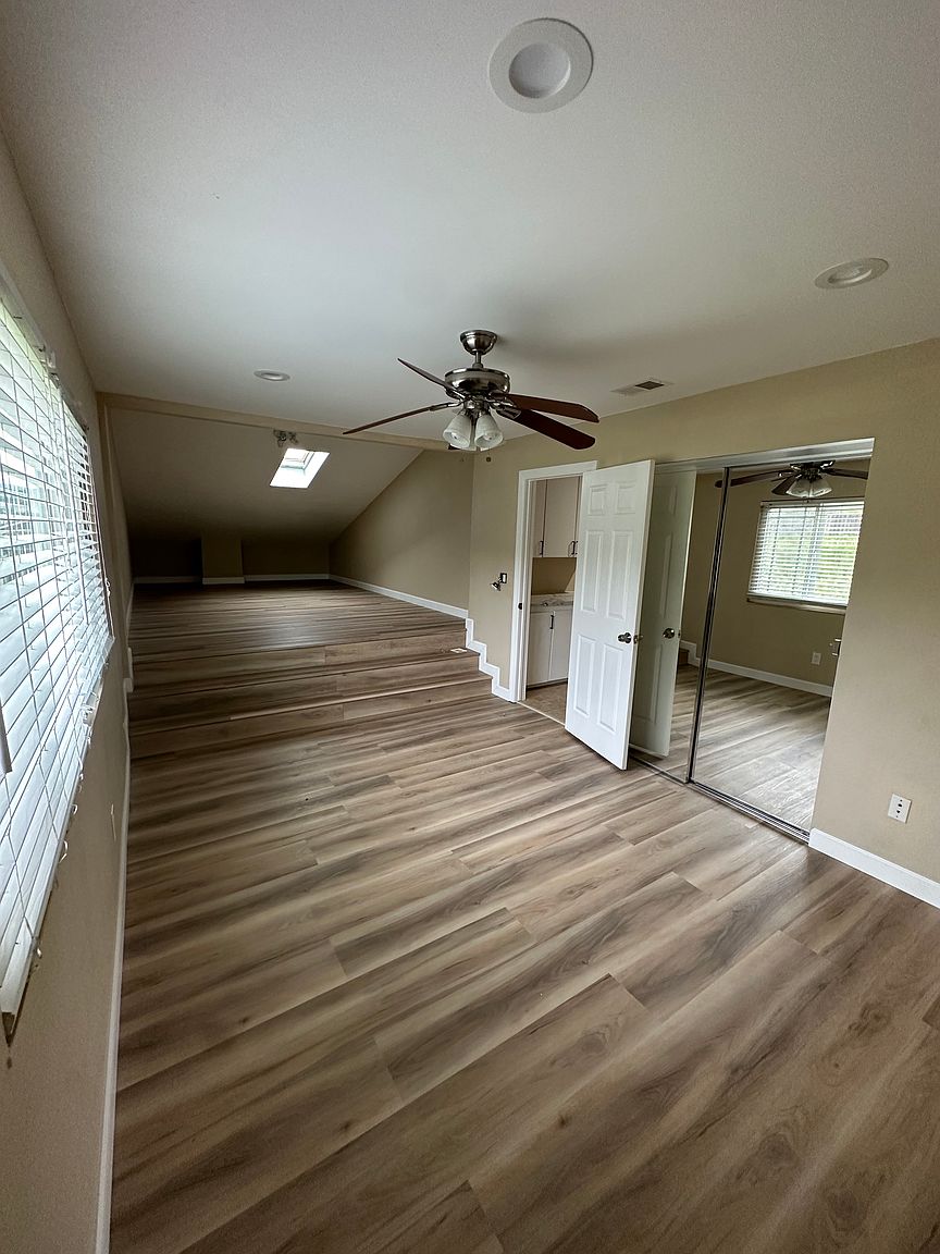 704 Windward Ct photo 3