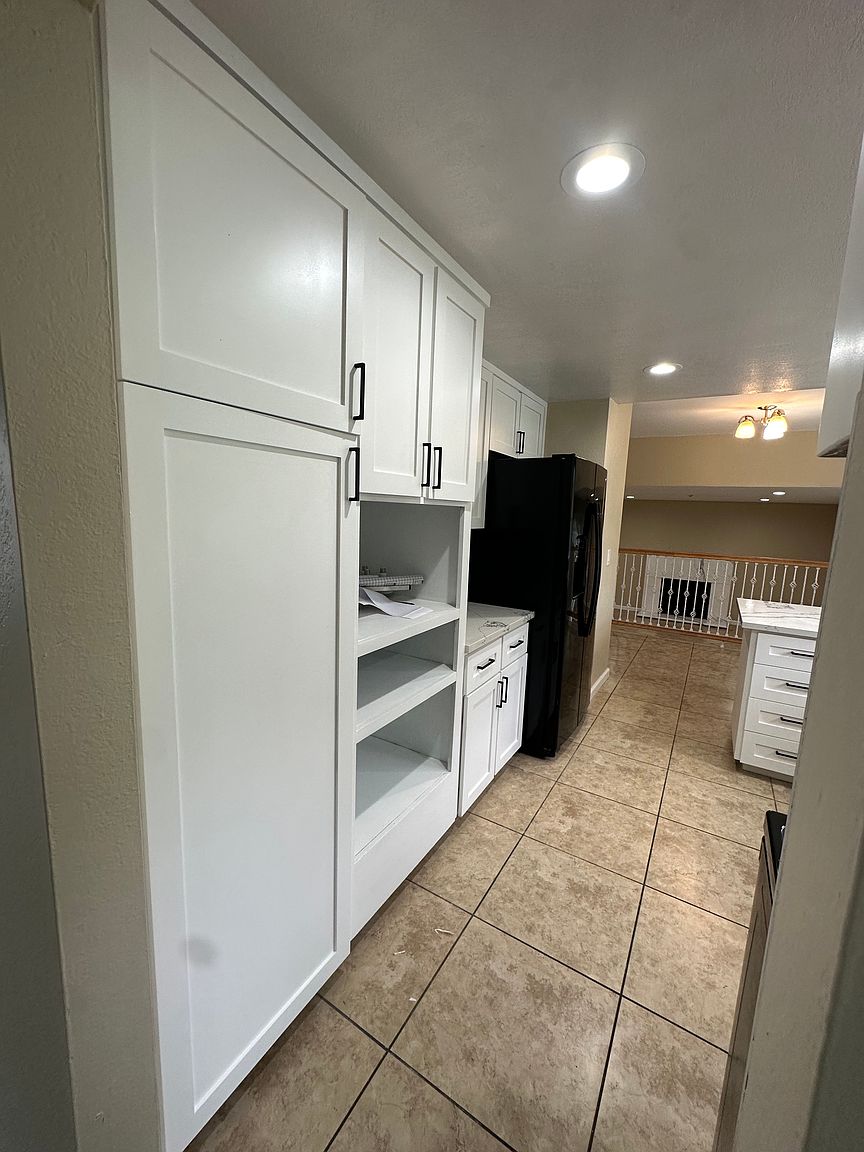 704 Windward Ct photo 2