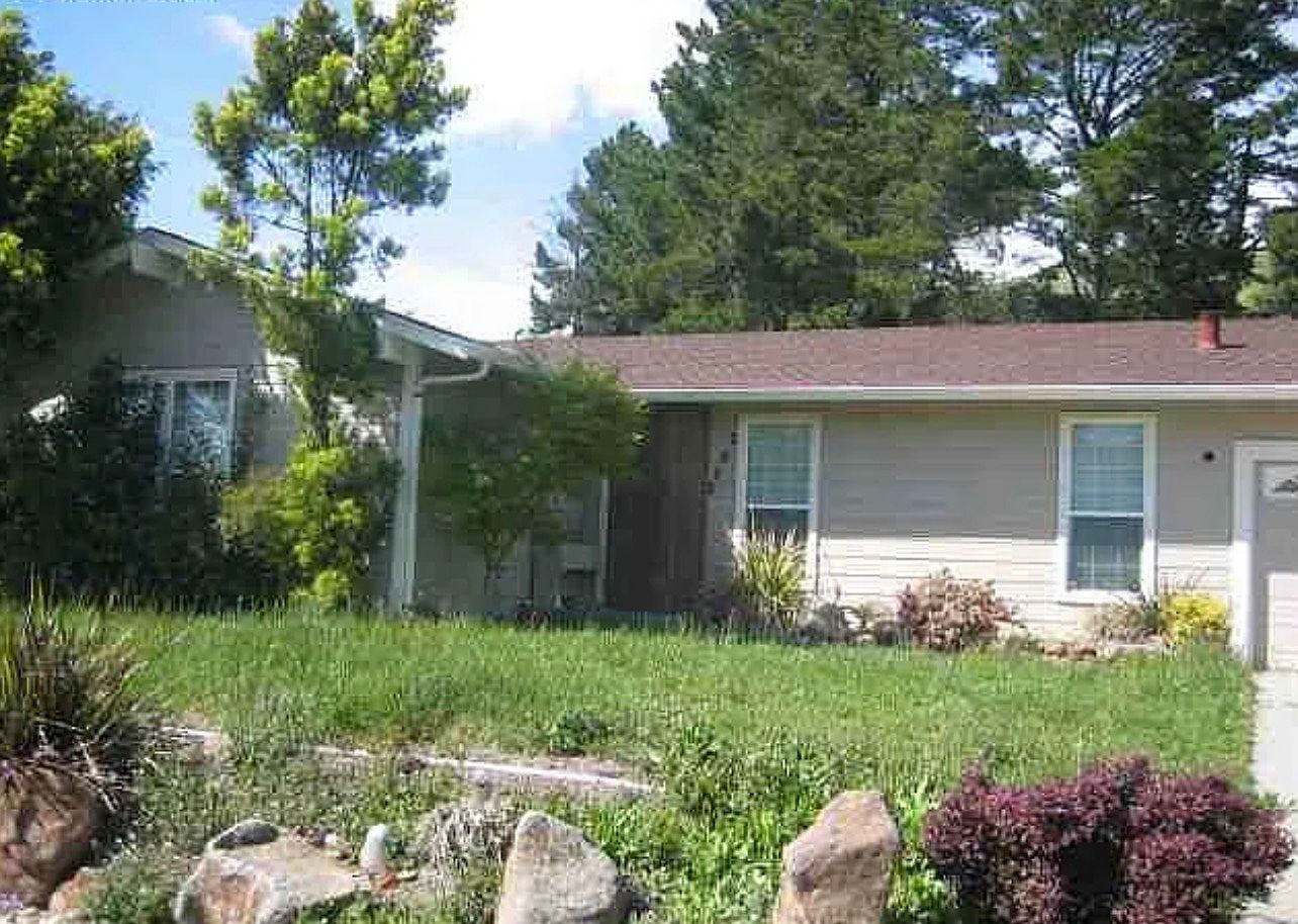 2592 Santa Barbara Dr photo 2