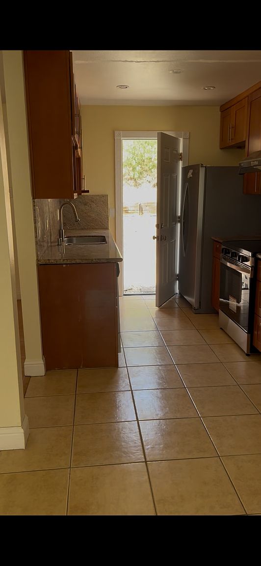 2592 Santa Barbara Dr photo 5
