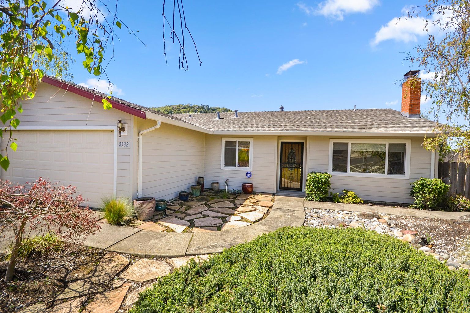 2332 Monte Vista Dr photo 2
