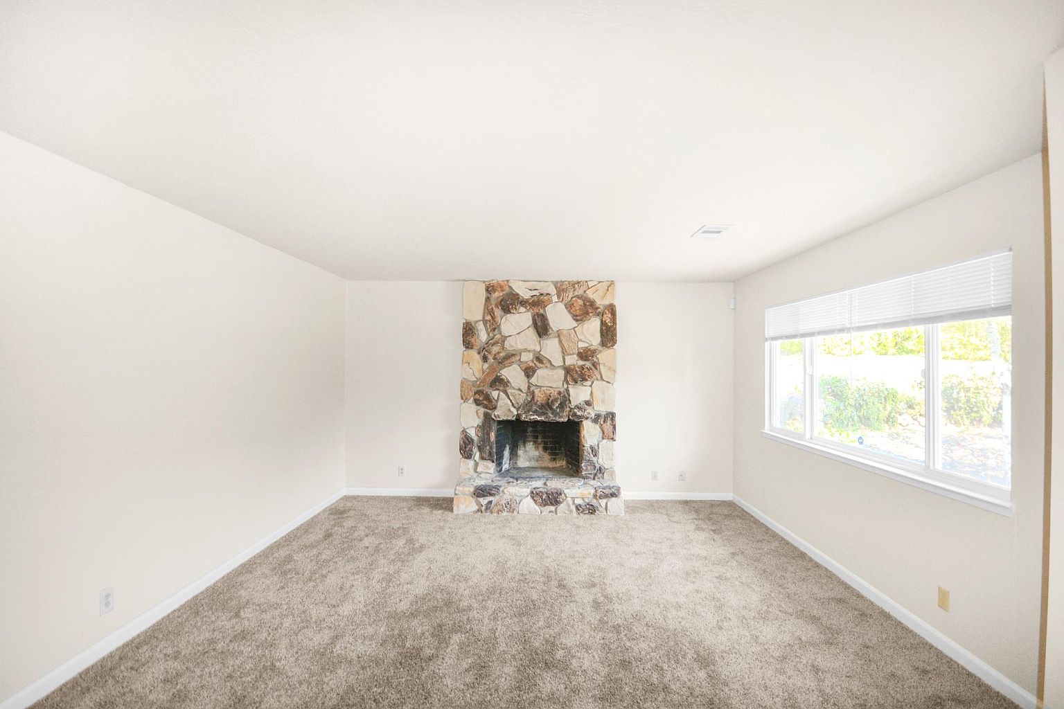 2332 Monte Vista Dr photo 4