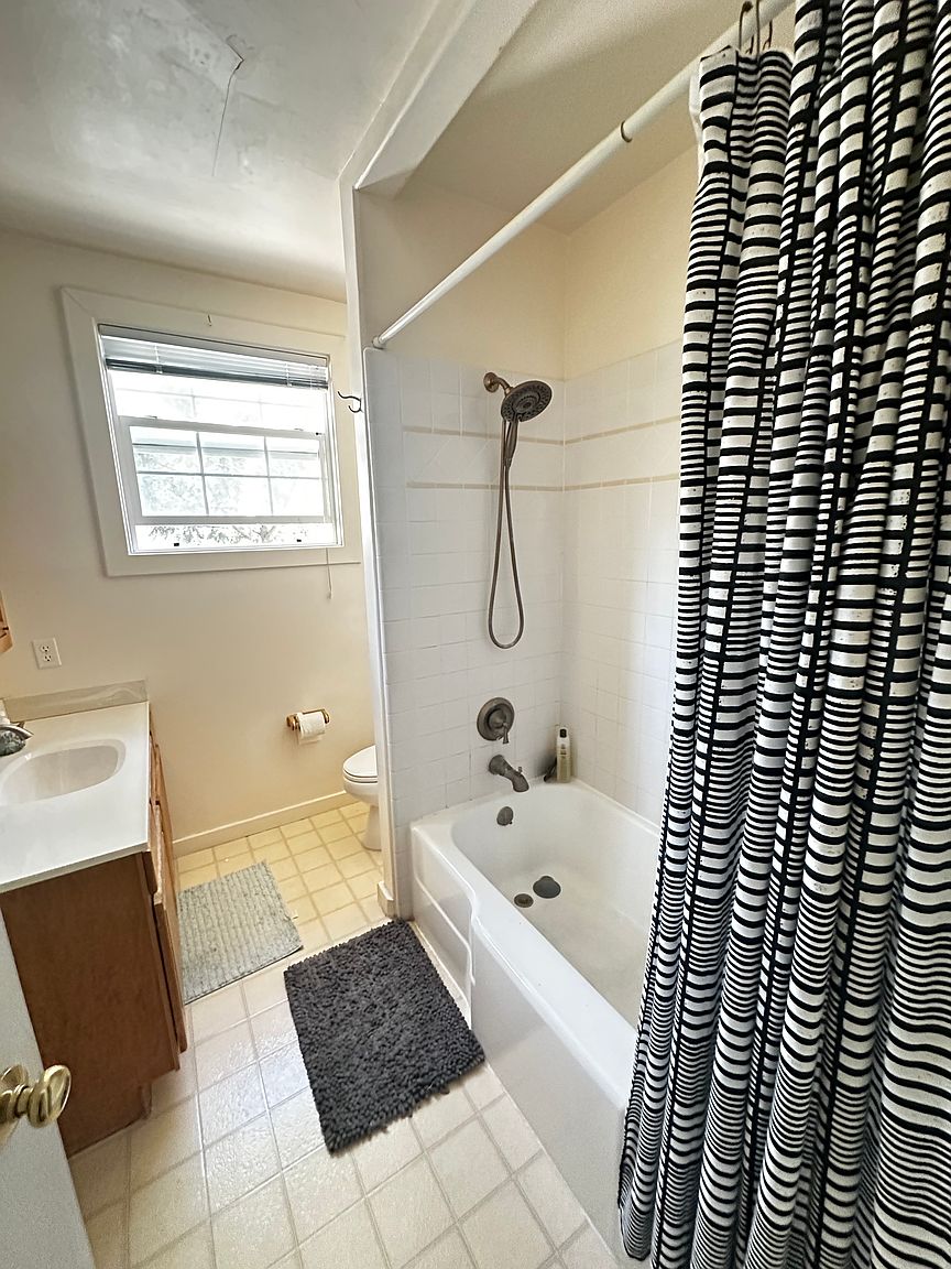 2720 Geneva St photo 4