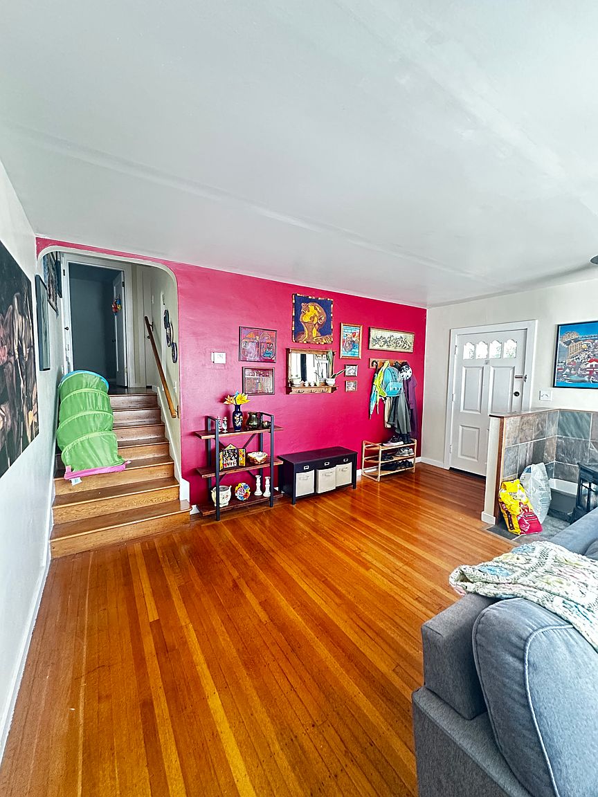 2720 Geneva St photo 3