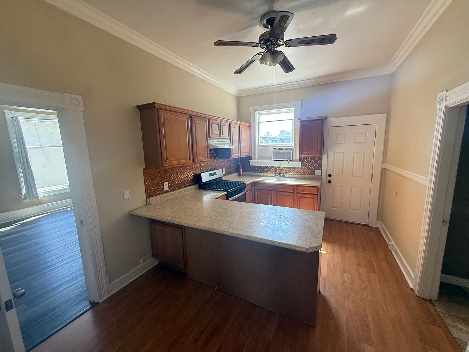 24 Foster St photo 5