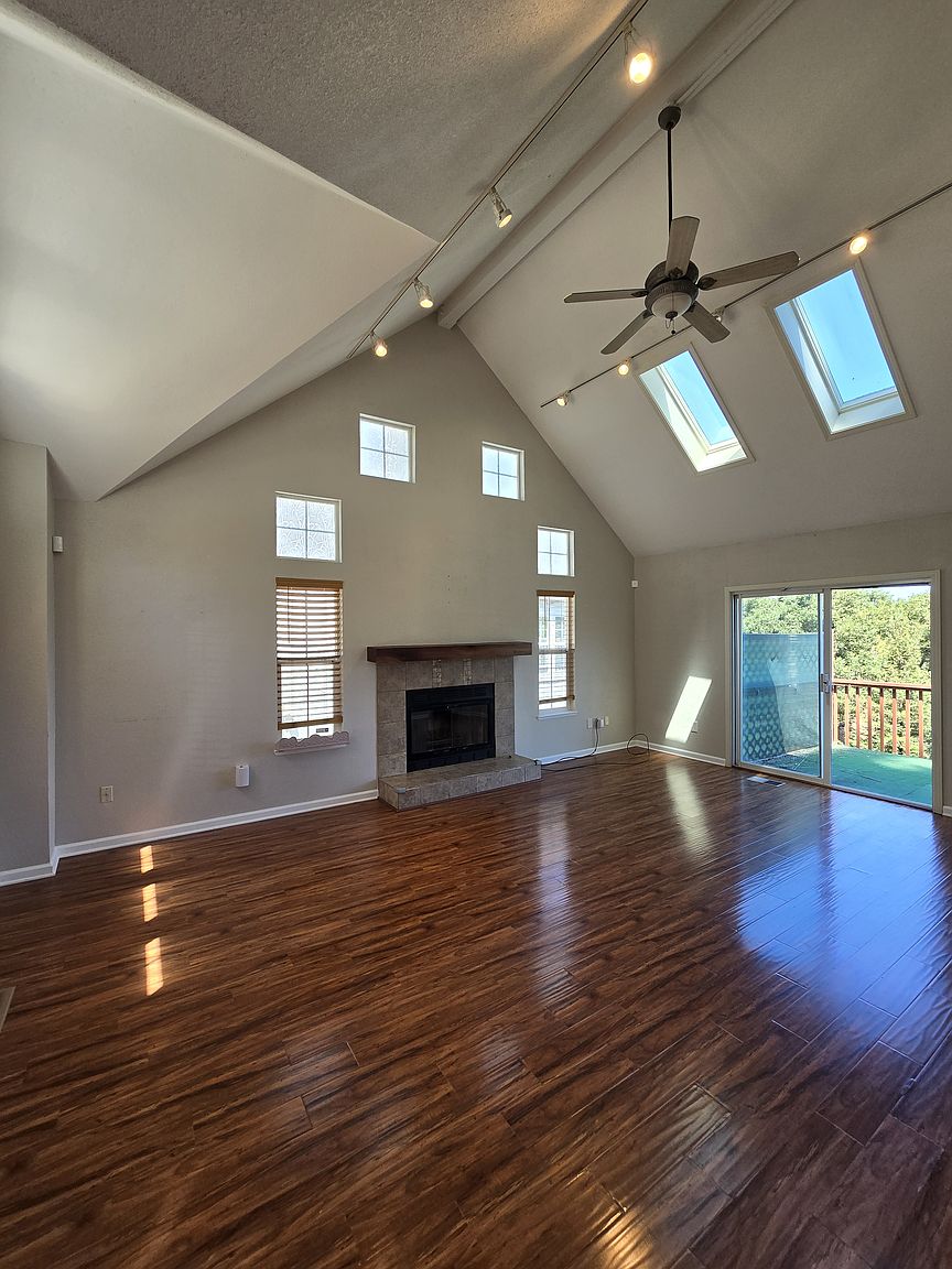 1160 Arlington Way photo 3
