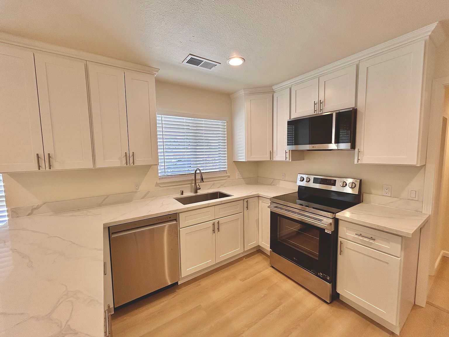 512 Palm Ave photo 4