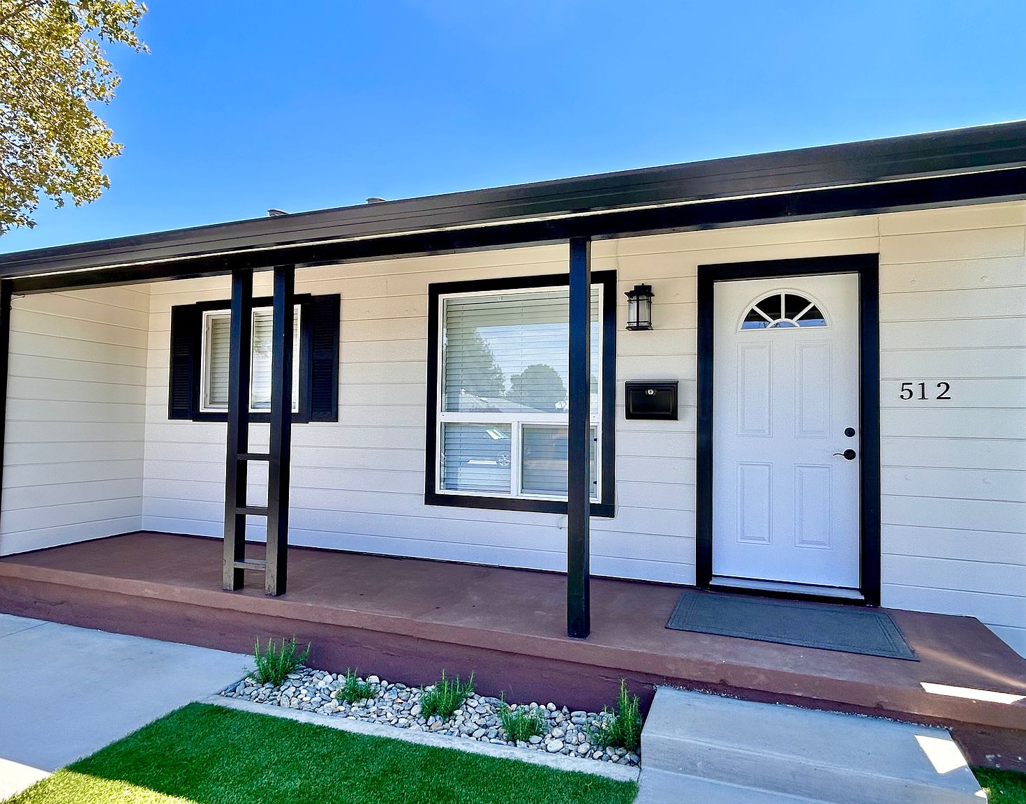 512 Palm Ave photo 2