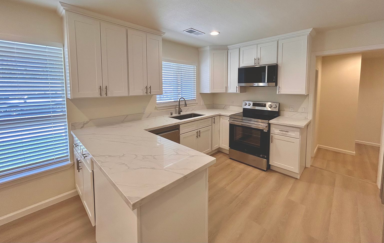 512 Palm Ave photo 3