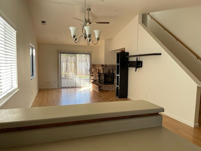 252 Usher Dr photo 2