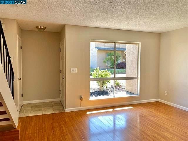 1218 Marionola Way photo 3