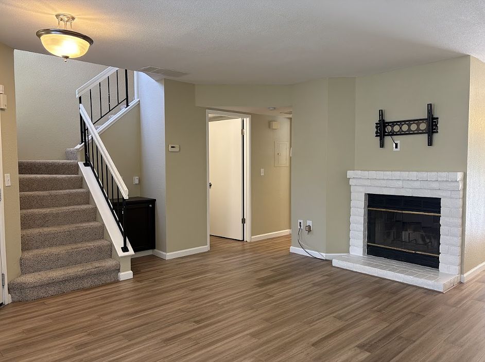 1208 Devonwood photo 4