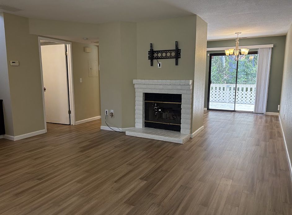 1208 Devonwood photo 5