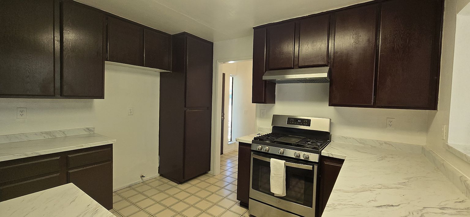 271 Dartford St photo 5