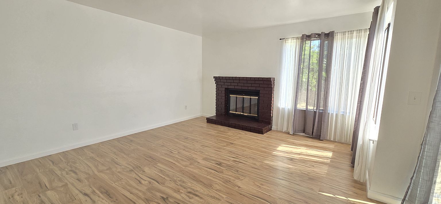271 Dartford St photo 2