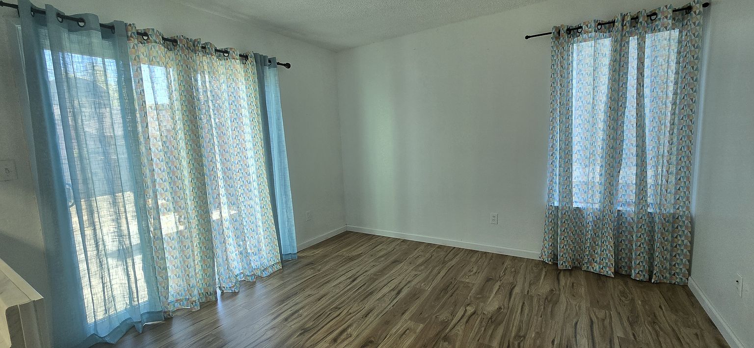 271 Dartford St photo 4