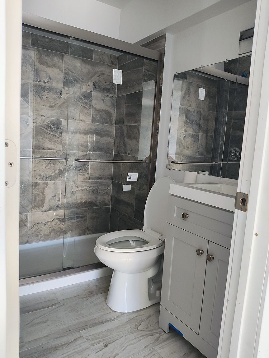 457 Falcon Way photo 3