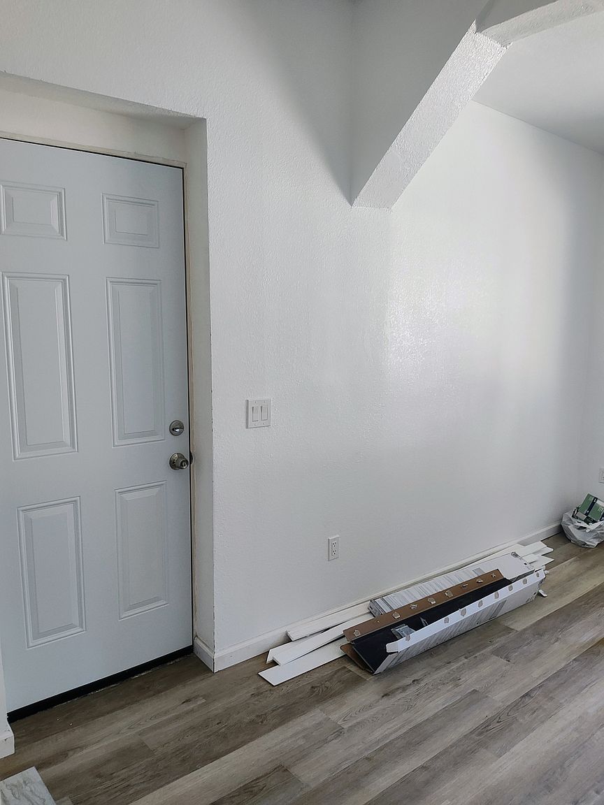 457 Falcon Way photo 5