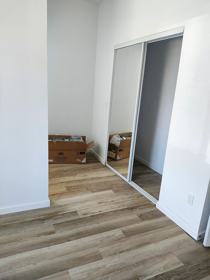 457 Falcon Way photo 4