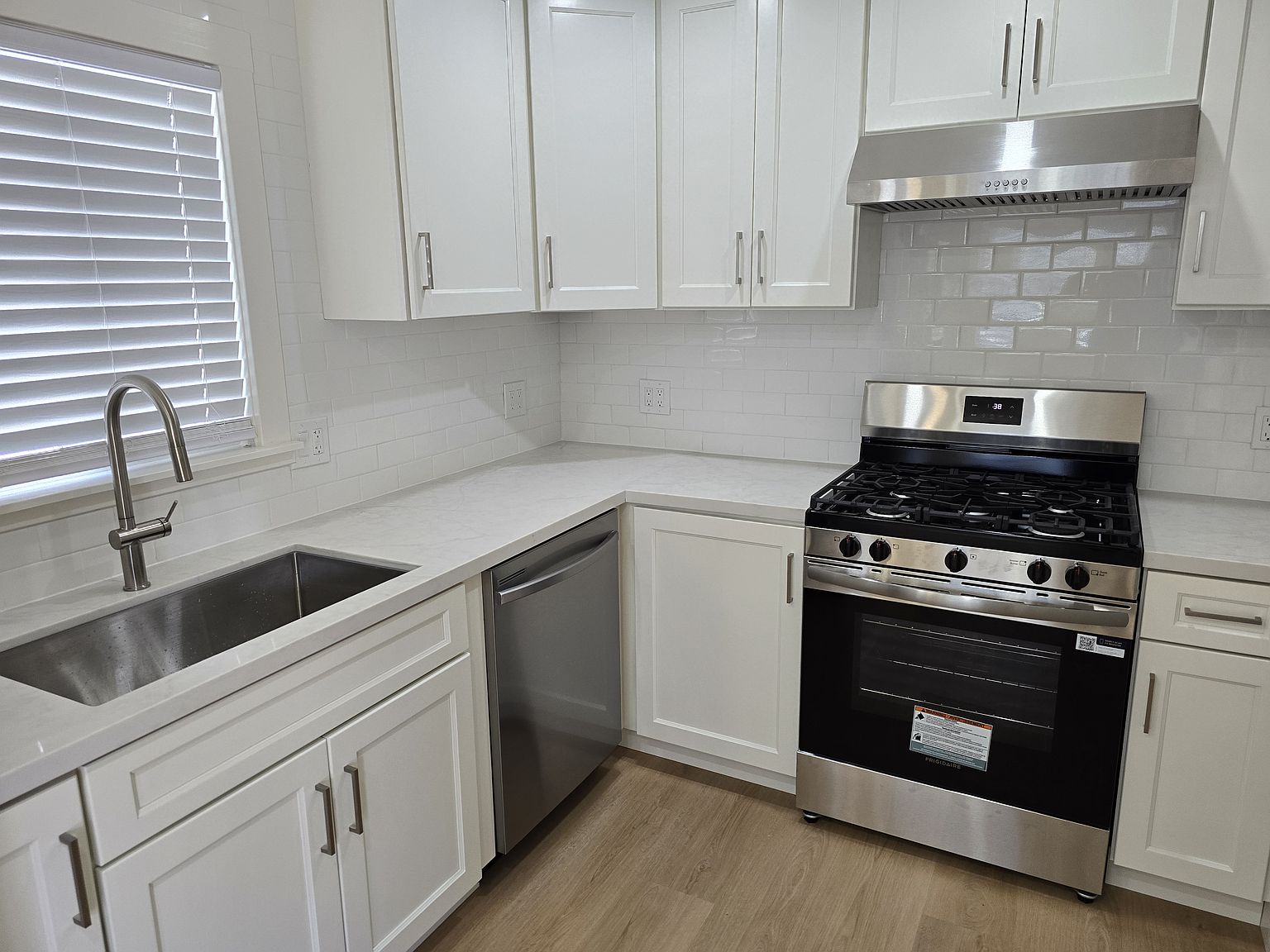 2421 Standard Ave photo 2