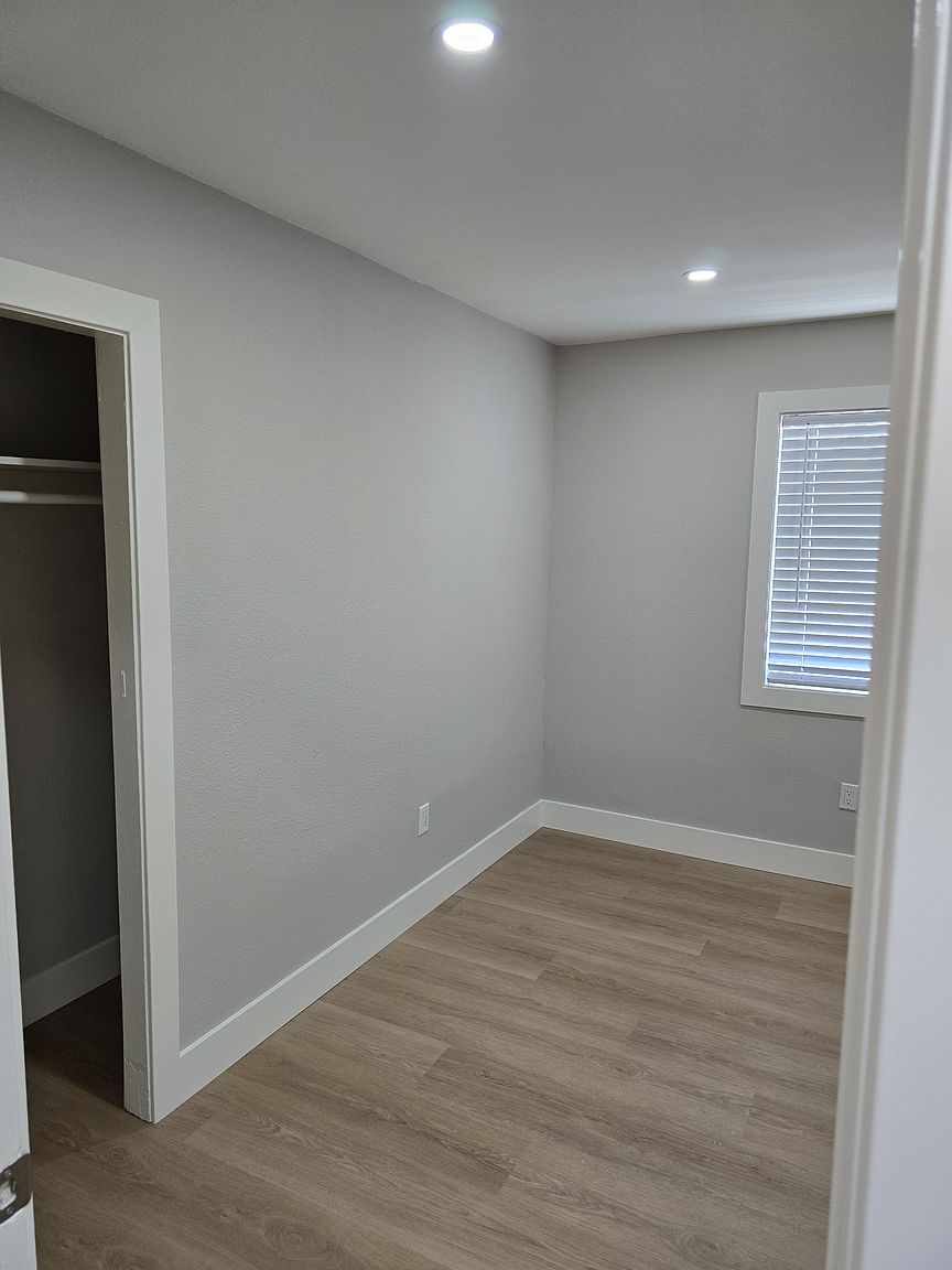 2421 Standard Ave photo 4