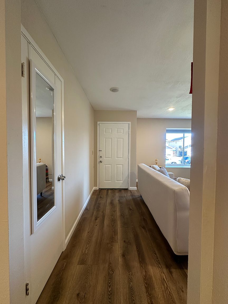 1465 Madrone Way photo 3