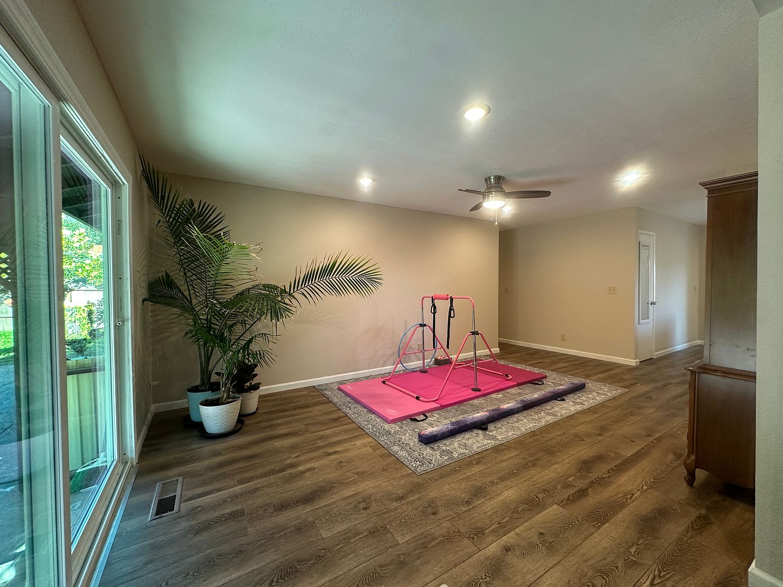 1465 Madrone Way photo 4