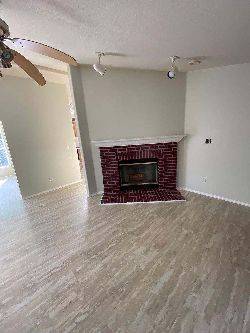 23 McCormick Rd photo 3