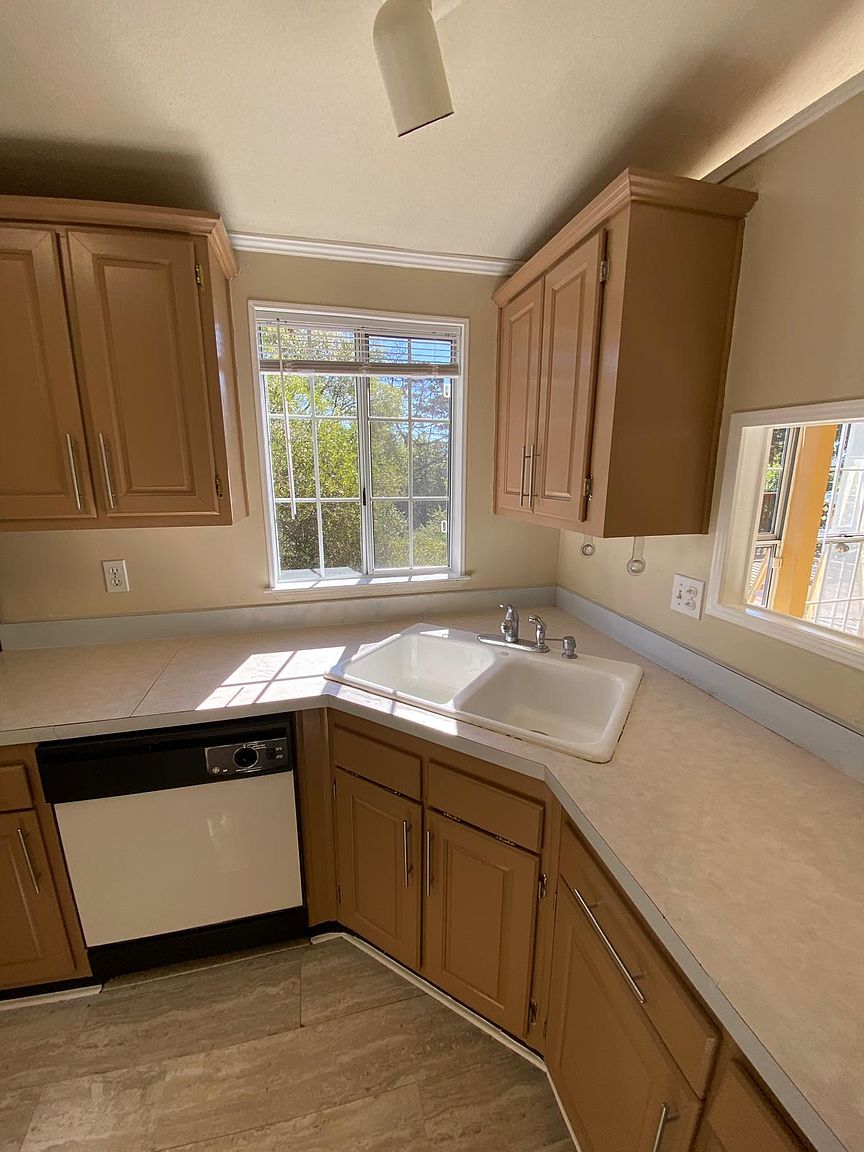 23 McCormick Rd photo 4