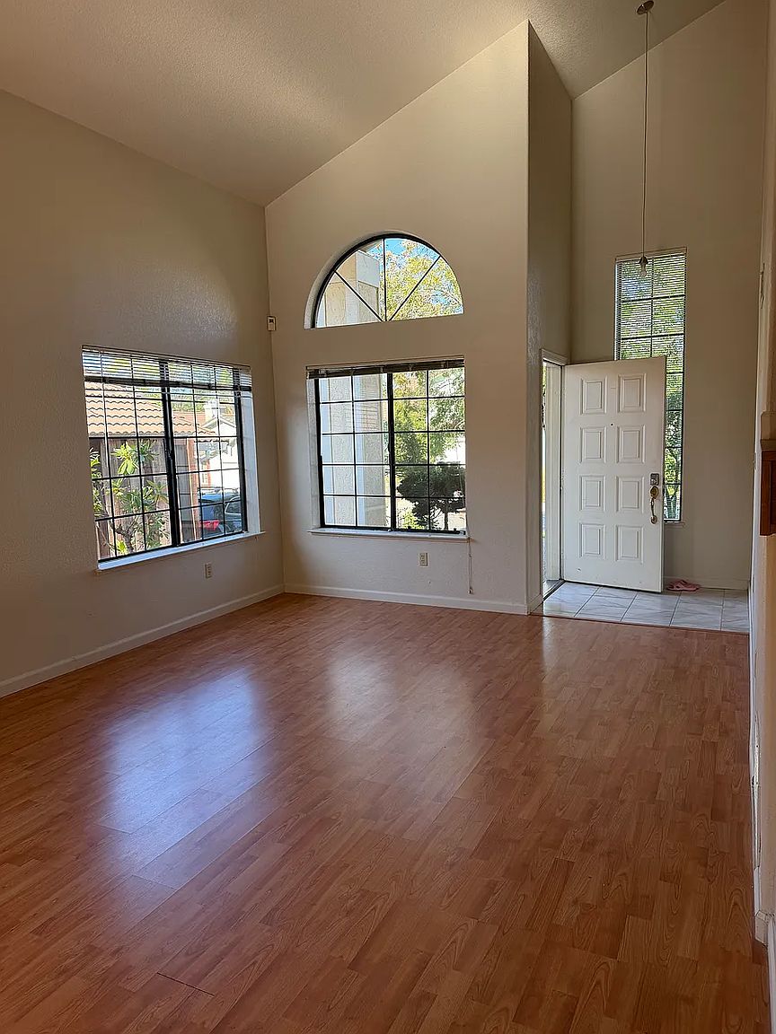 5559 Cerro Norte Dr photo 3