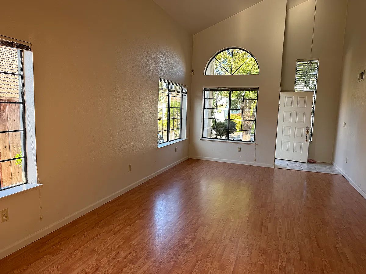 5559 Cerro Norte Dr photo 2