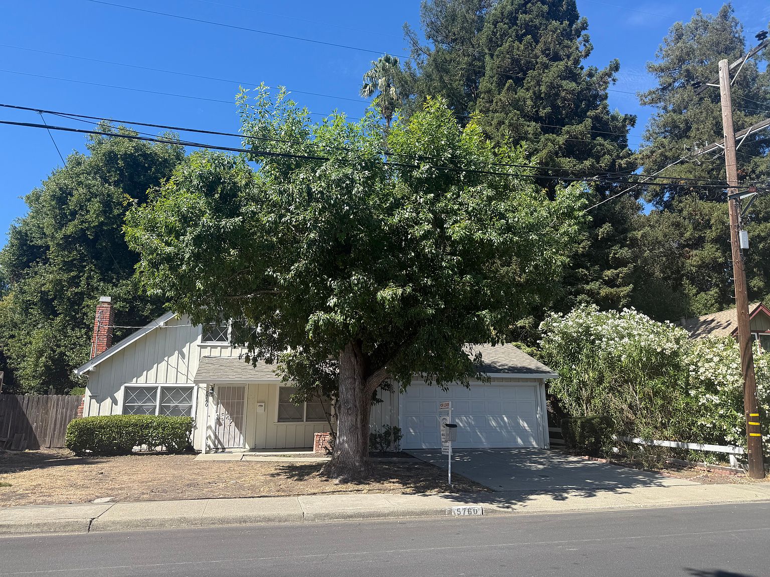 5760 Robin Hood Dr photo 2