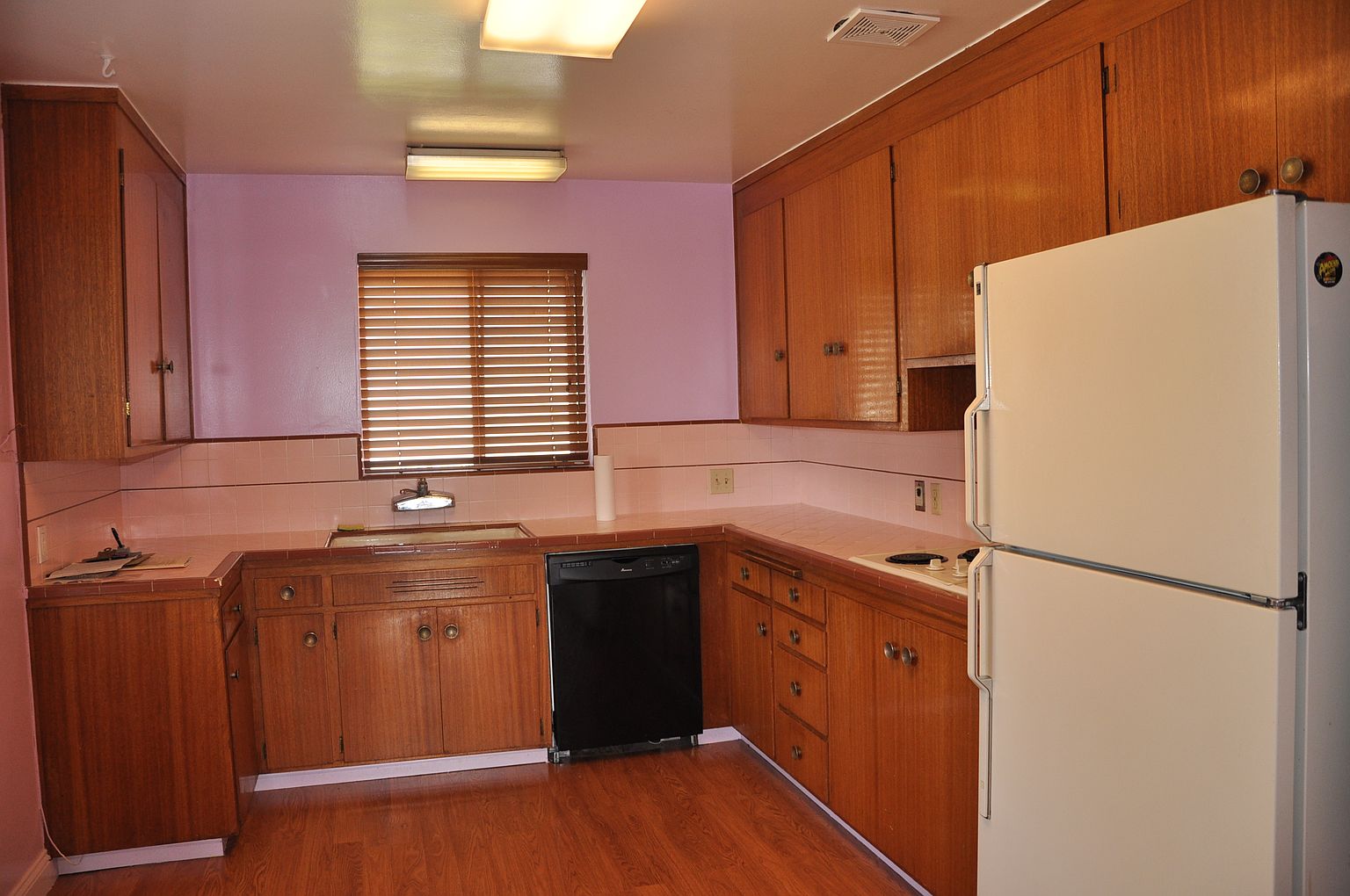 6112 Jordan Ave photo 2