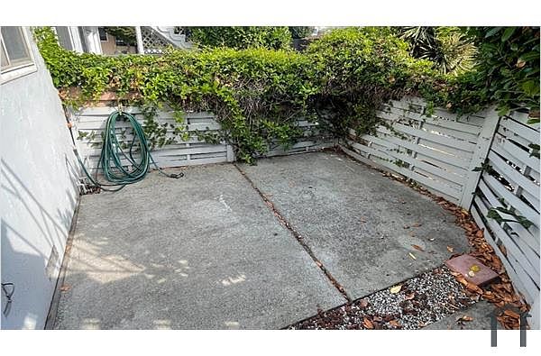 2021 Key Blvd photo 3