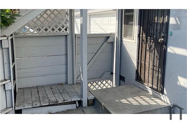 2021 Key Blvd photo 2