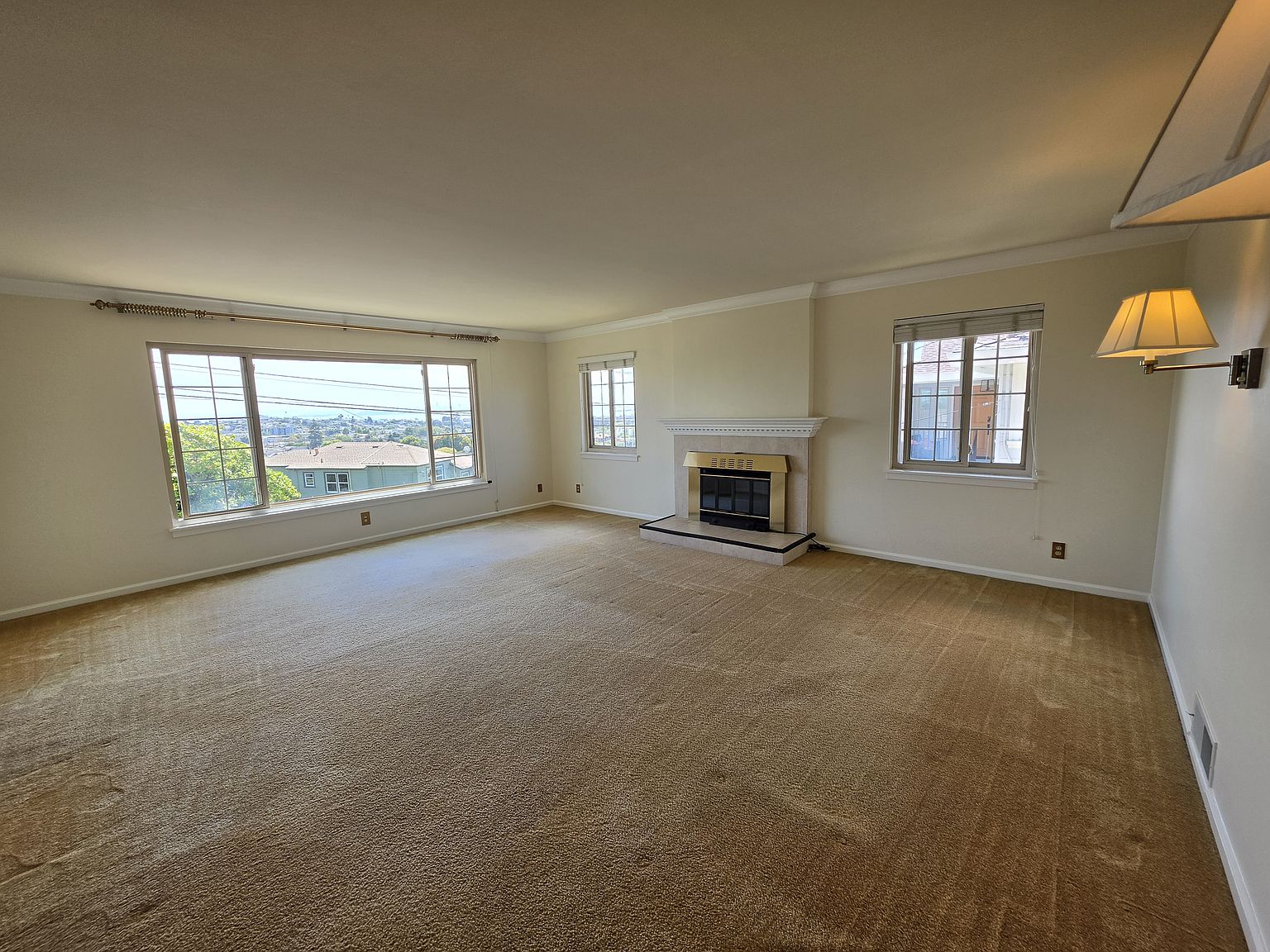 1744 Wesley Ave photo 4
