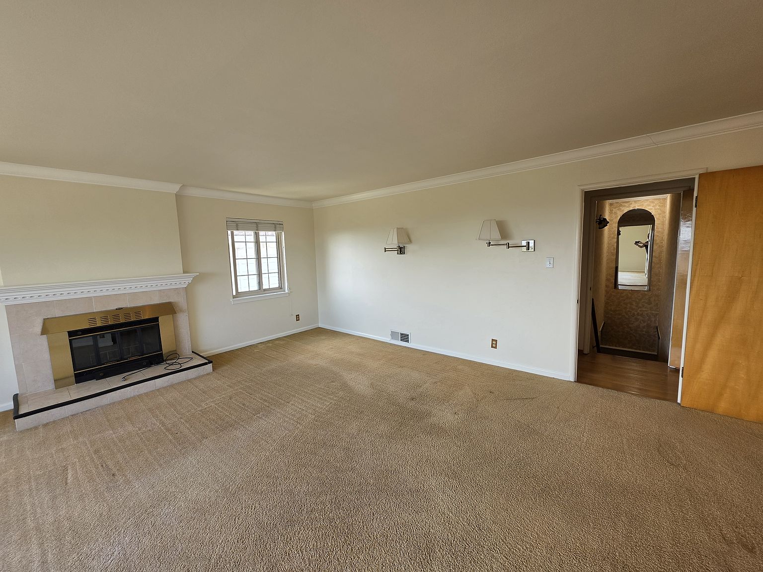 1744 Wesley Ave photo 3