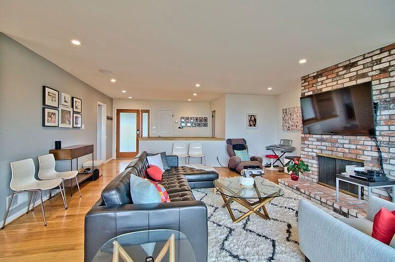 1441 Arlington Blvd photo 3