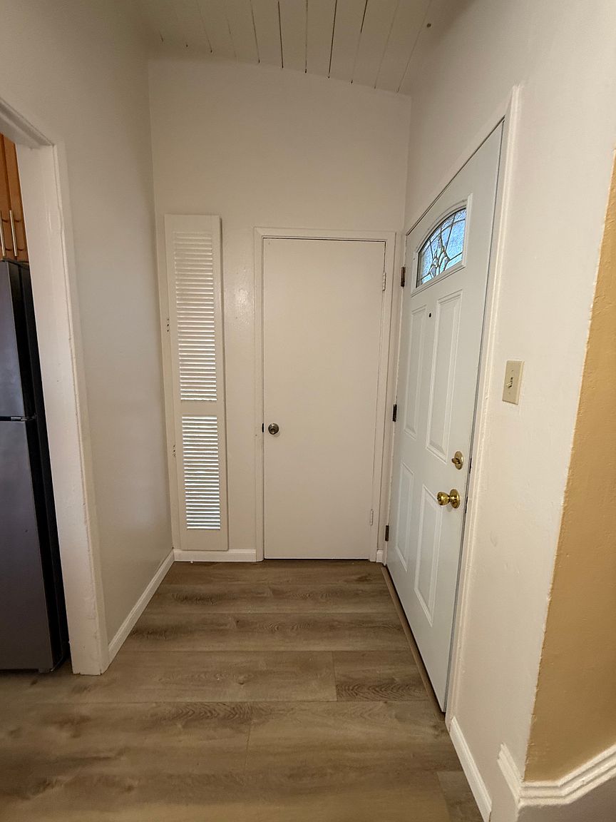 1103 Campbell St photo 2