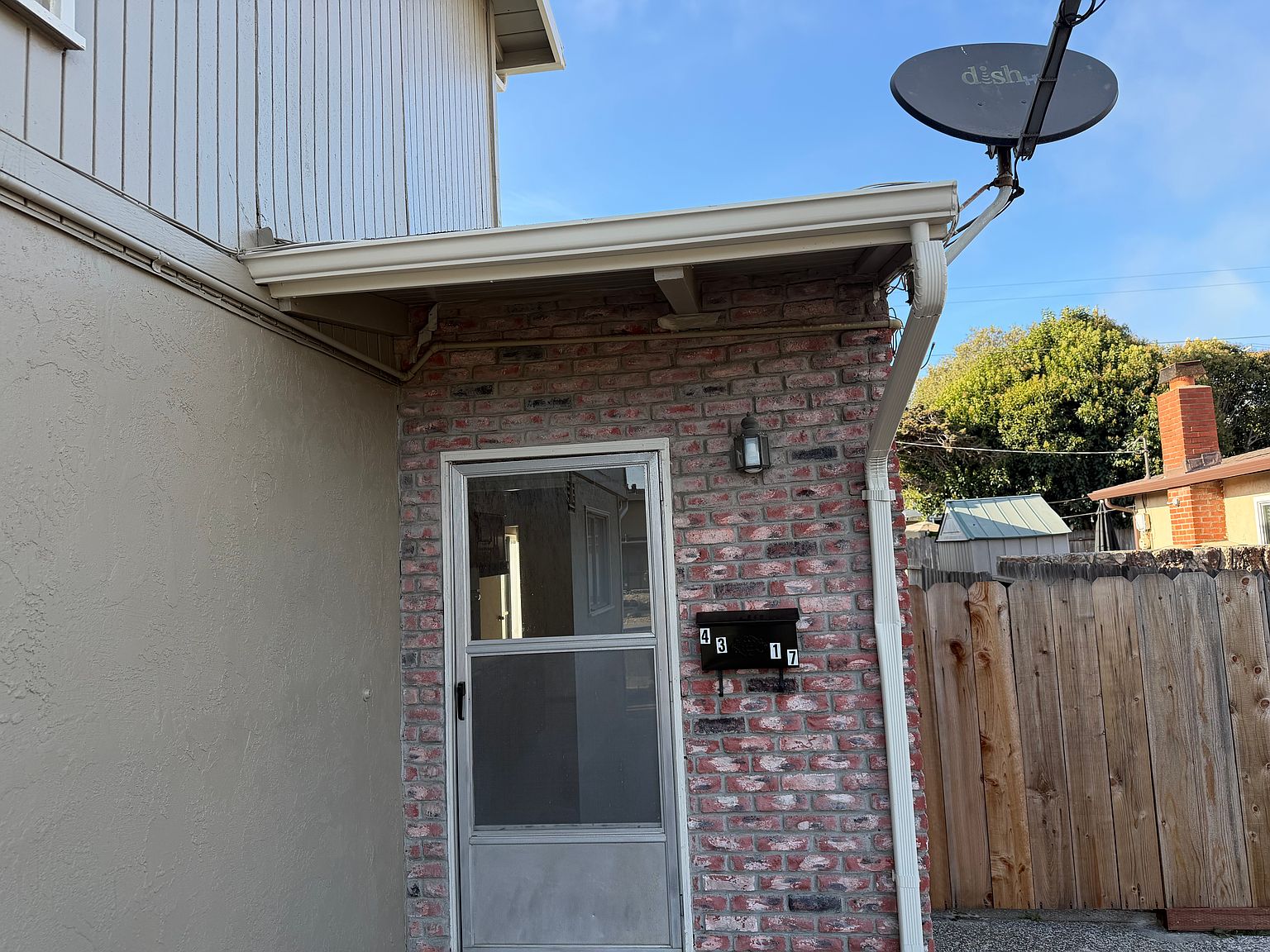 4317 Taft Ave photo 2
