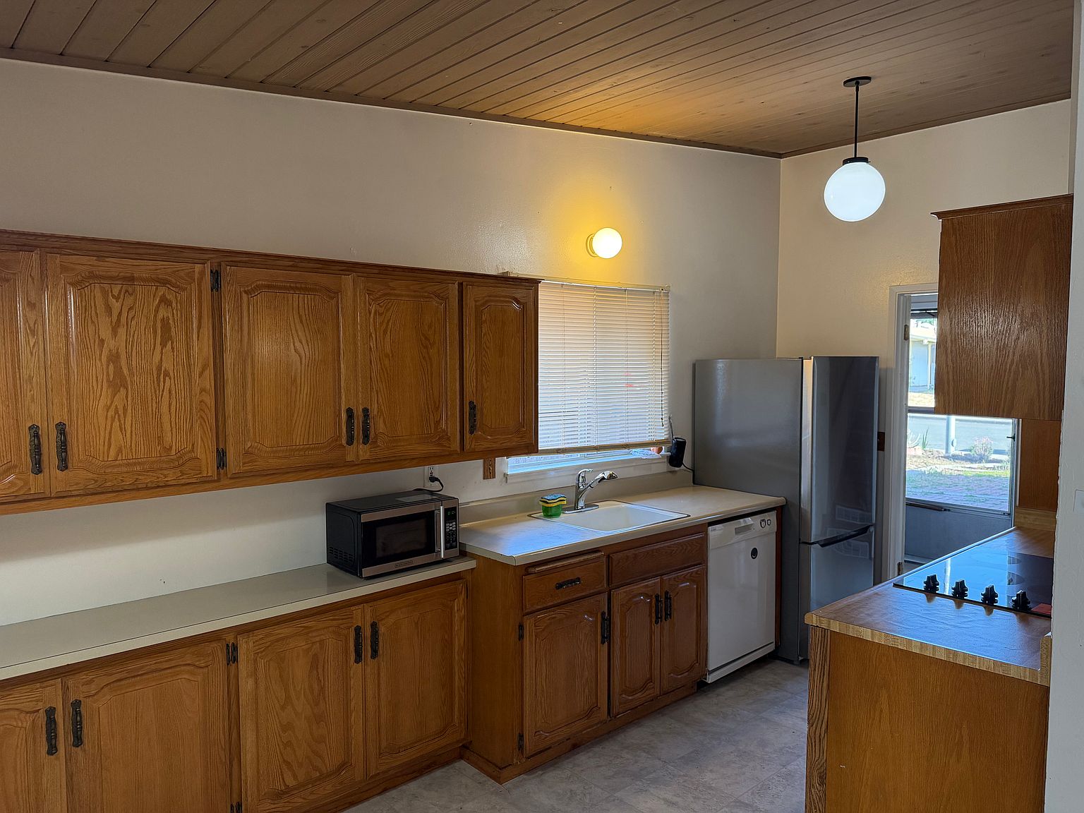 4317 Taft Ave photo 4