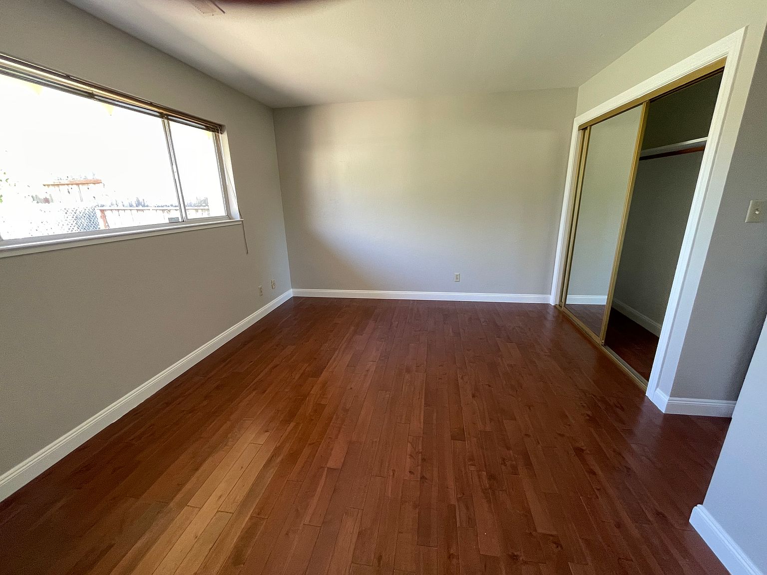 5201 Victor Ave photo 3