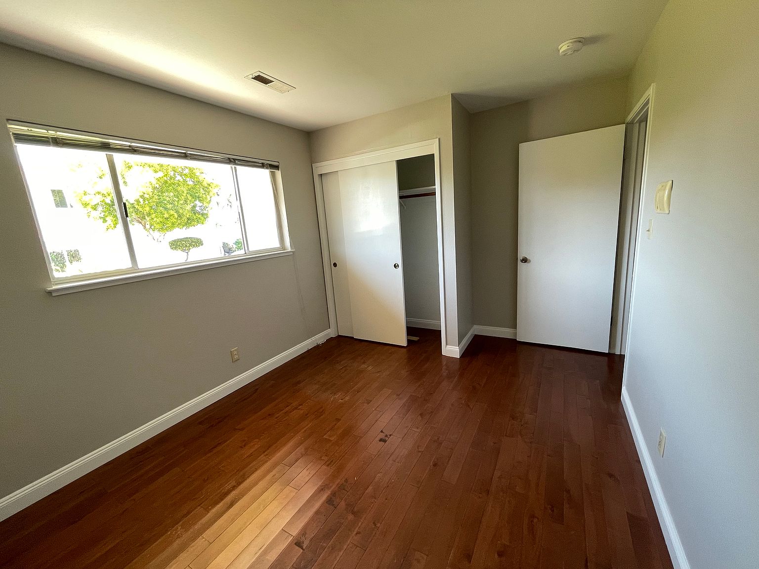 5201 Victor Ave photo 5