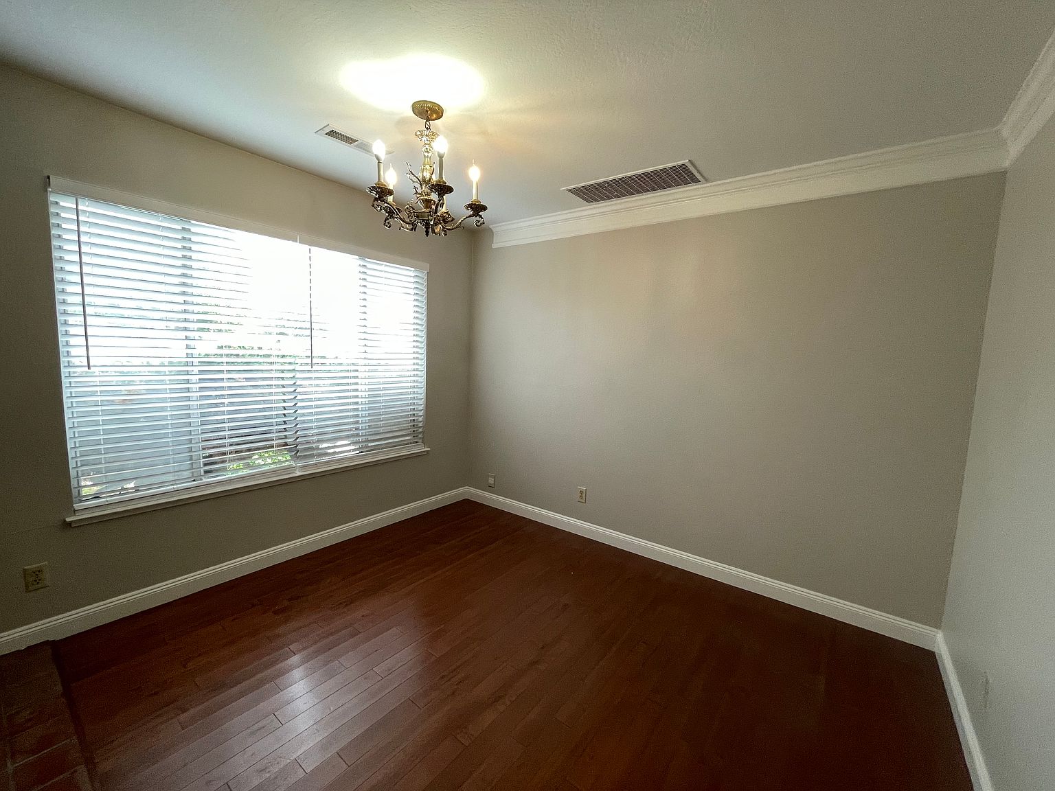 5201 Victor Ave photo 2